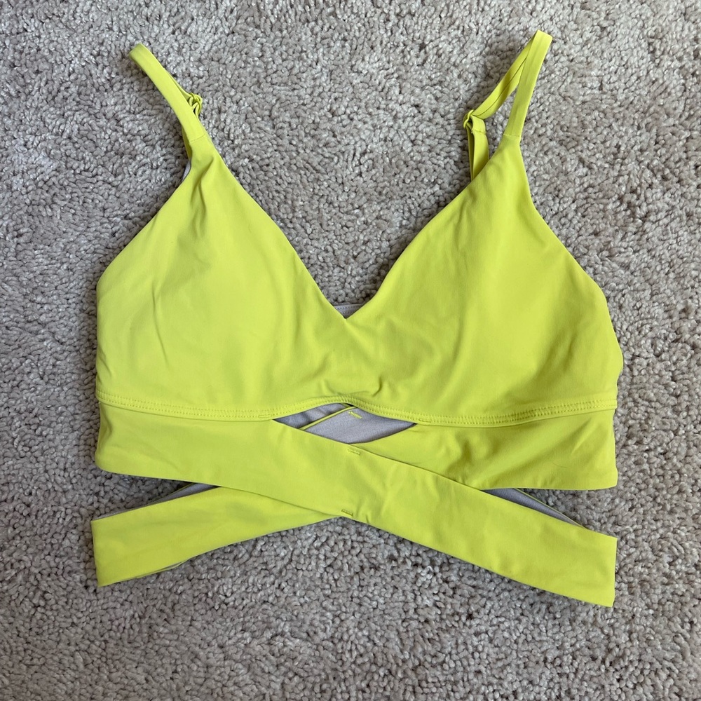 Lululemon vibrant yellow still now sports bra
